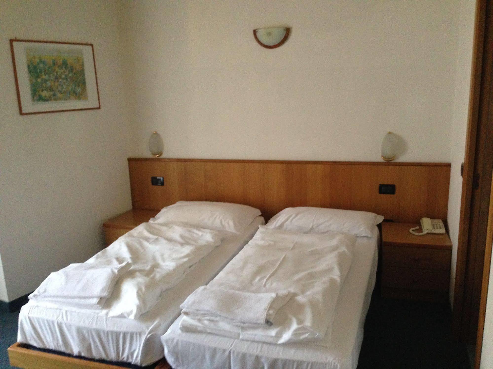 Hotel Olisamir Cavedago Eksteriør bilde